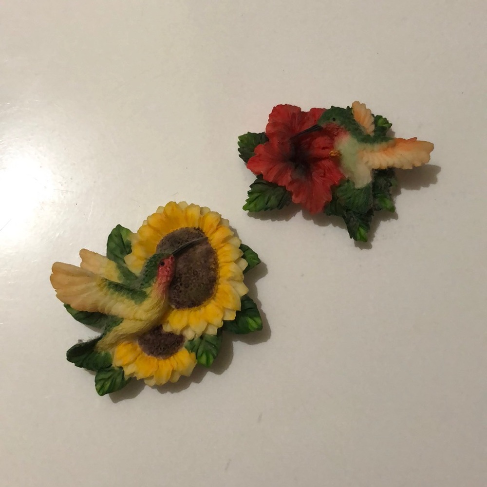 NOT AVAILABLE A PAIR OF HUMMINGBIRD MAGNETS